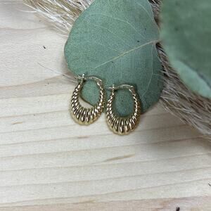 Vintage DN 14K Croissant Gold Scalloped shrimp style Hoop Earrings